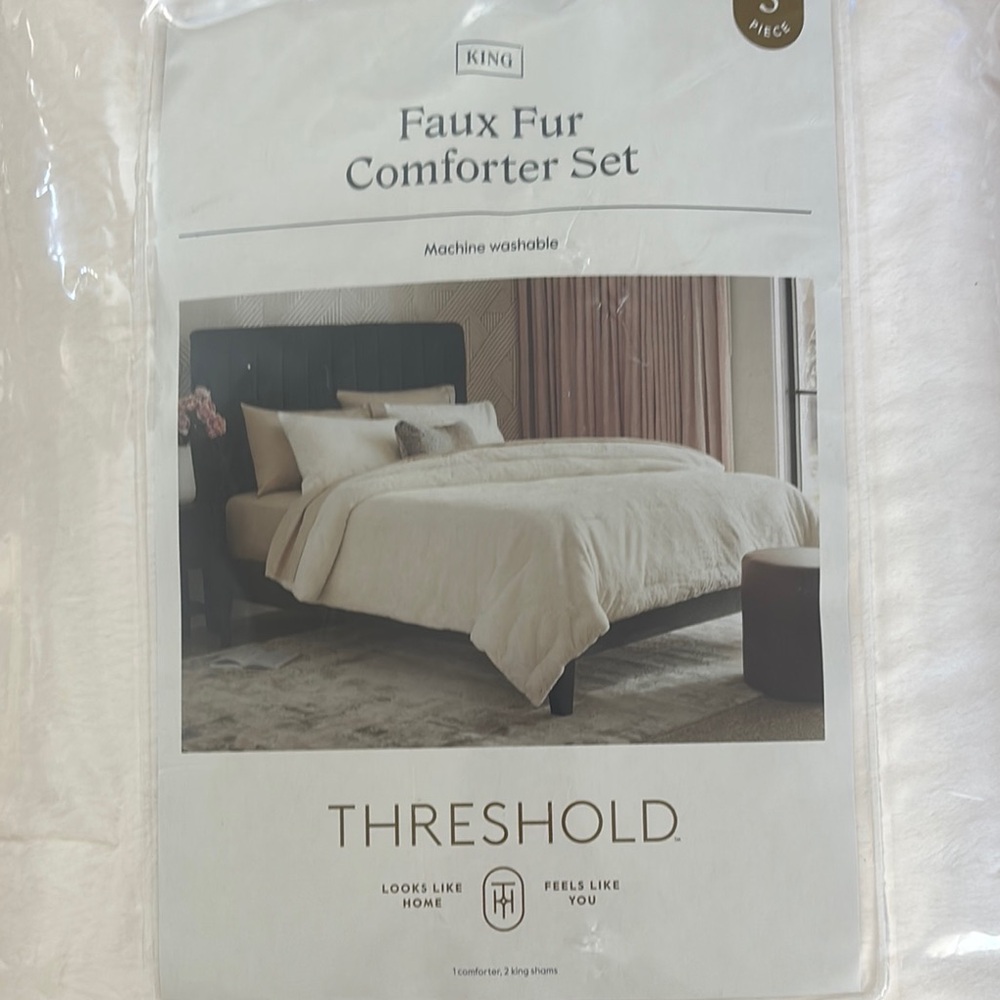 Threshold Faux Fur Comforter Set - White
